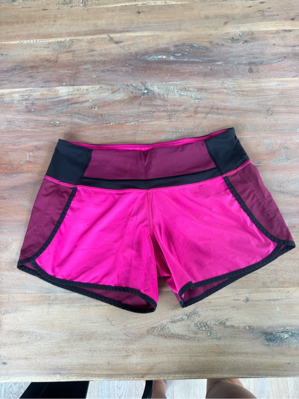 Lululemon run times magenta size 6 shorts
